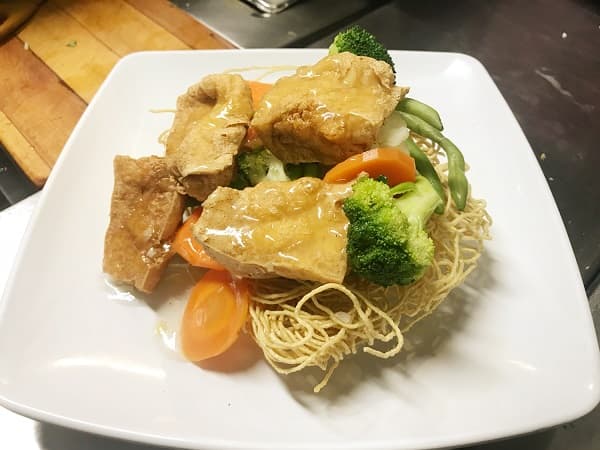 Tofu & Mixed Vegetable with Crispy Noodle Specialty Plate
